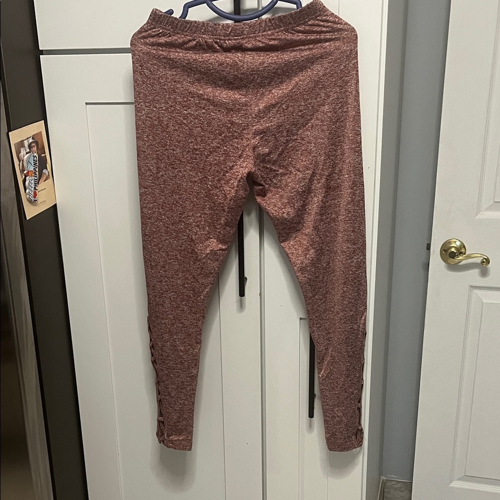 SHEIN Kids Burgundy Leggings